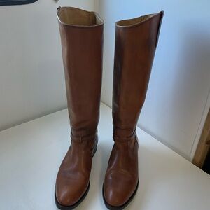 Frye Tan Leather Interior Label